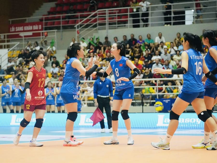 The Vietnamese women's volleyball team will not go abroad for training before ASIAD 20. Photo: VFV