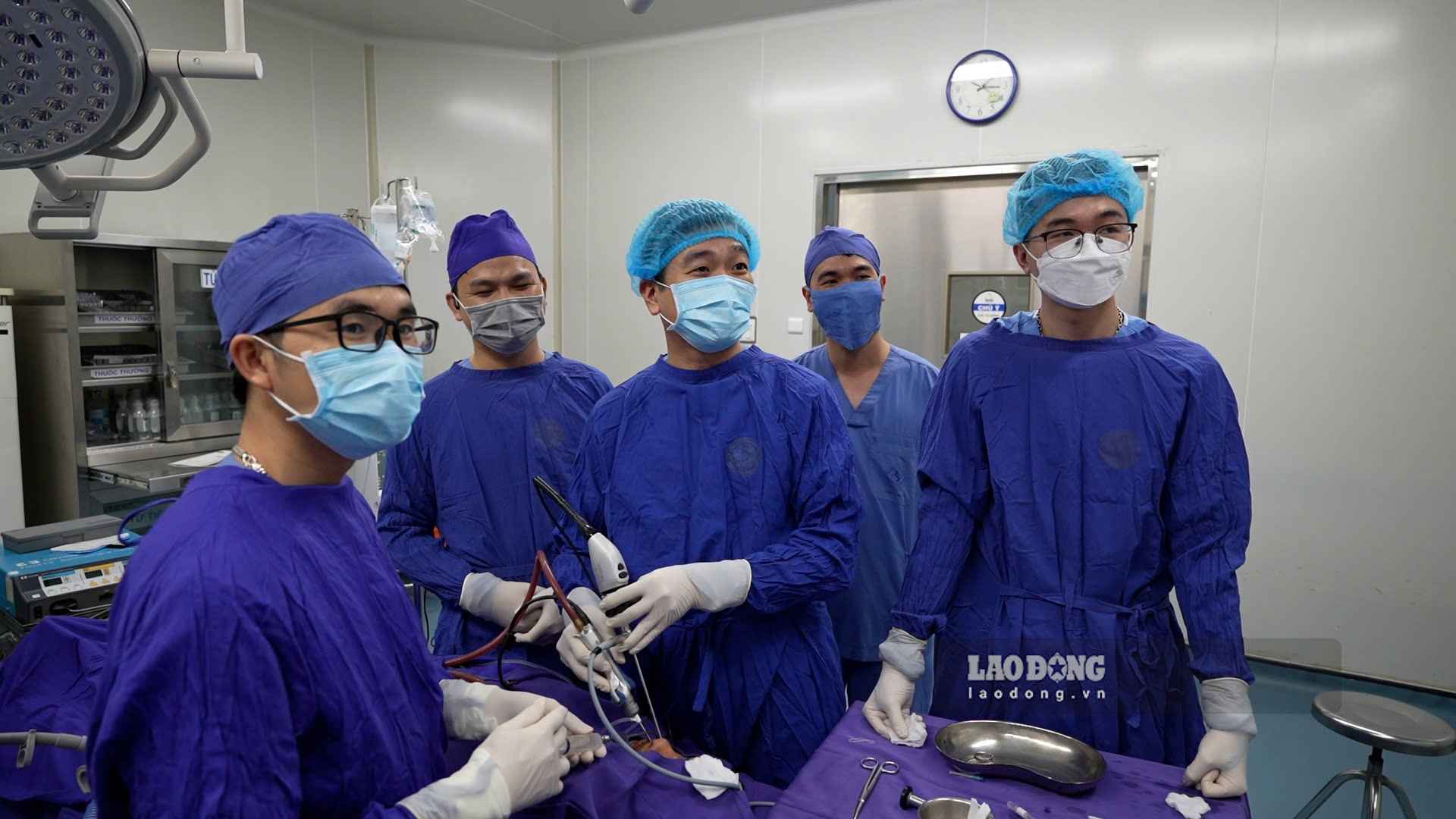 14-year-old teenager almost blinded due to subjectivity with prolonged nosebleeds. Photo: Hanh Thom