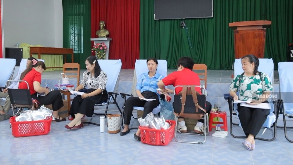 The voluntary blood donation day in Hoa Hiep commune is expected to receive nearly 200 units. Photo: Hoang Loc