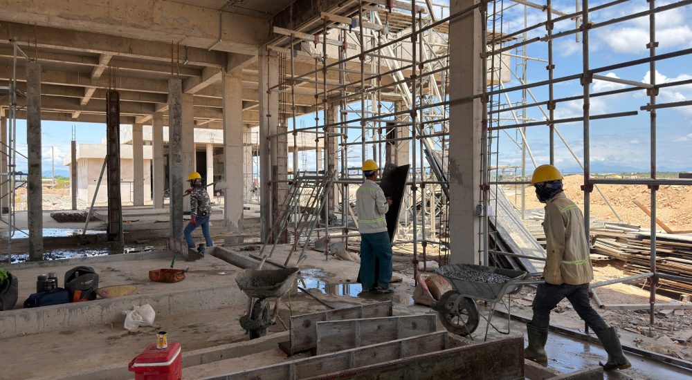 At Bau Hien's Quang Tri Airport Project in PPP form, workers are urgently constructing the final items of the project. Photo: Anh Chien/T&T Group