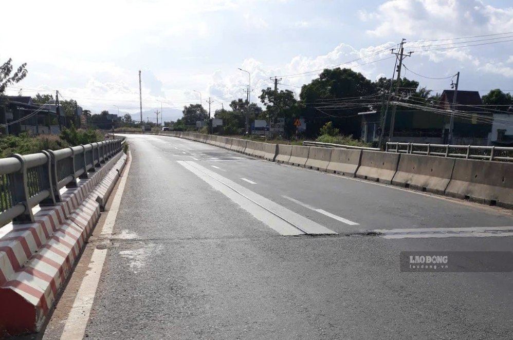 Cầu Tà Mon ở km1746 đã được nâng cấp mở rộng mặt cầu. Ảnh: Duy Tuấn