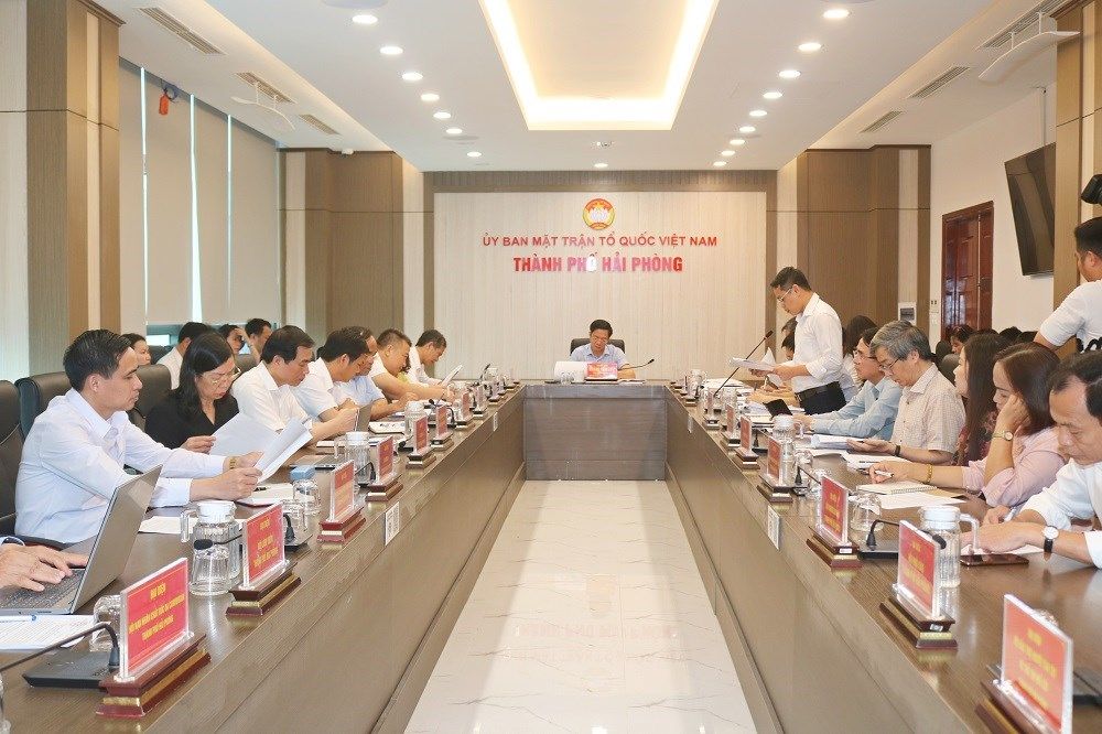 The Vietnam Fatherland Front Committee of the city works with a number of departments, boards, and branches to solve the problems of mass organizations assigned tasks by the Party and State. Photo: E-Portal of the Vietnam Fatherland Front Committee of Hai Phong City