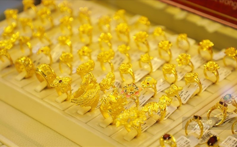 World gold prices rose more than 2%, to a one-month high as the USD weakened and US bond yields fell. Photo: Phan Anh