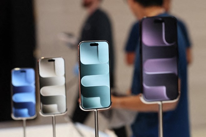 The iPhone product line is rumored to have many upgrades when celebrating its 20th anniversary next year. Photo: AFP