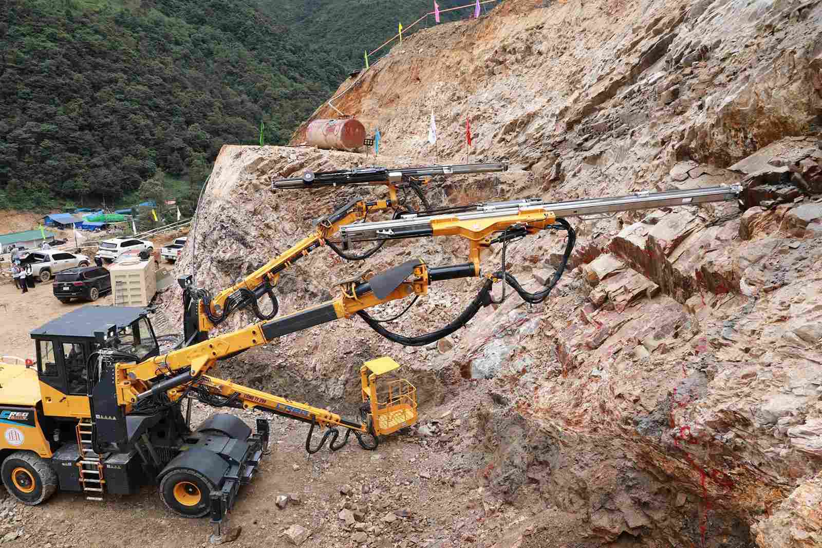 Hoang Lien tunnel connecting Lai Chau - Lao Cai officially opened. Photo: Ministry of Construction Information Portal