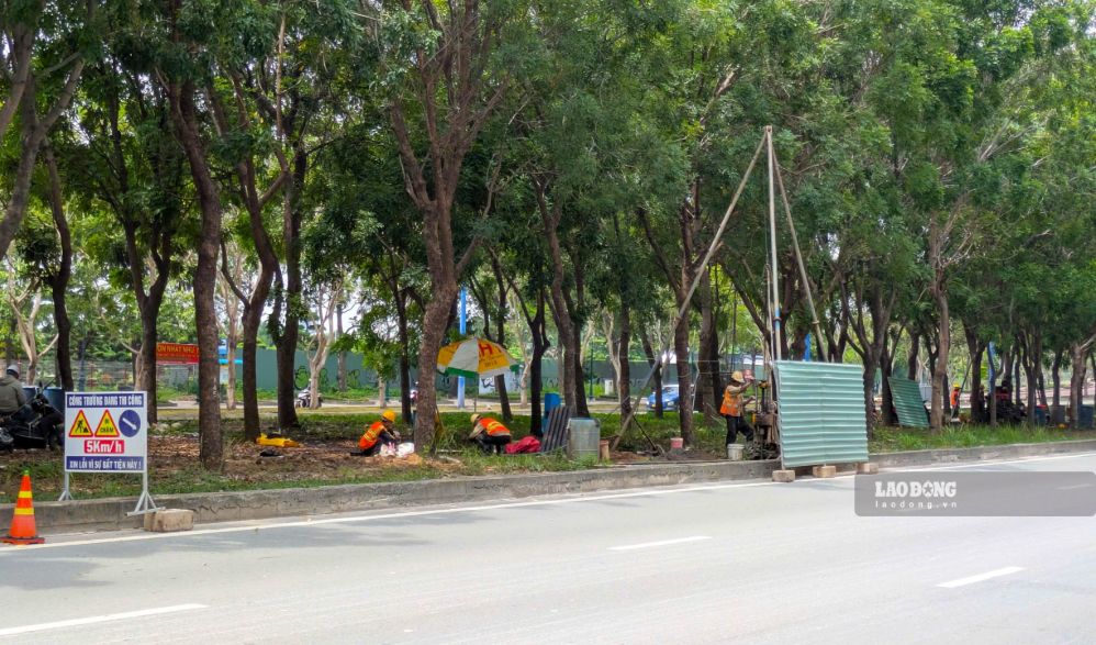 Khoan khảo sát địa chất Metro Bến Thành - Thủ Thiêm trên đường Mai Chí Thọ. Ảnh: Anh Tú