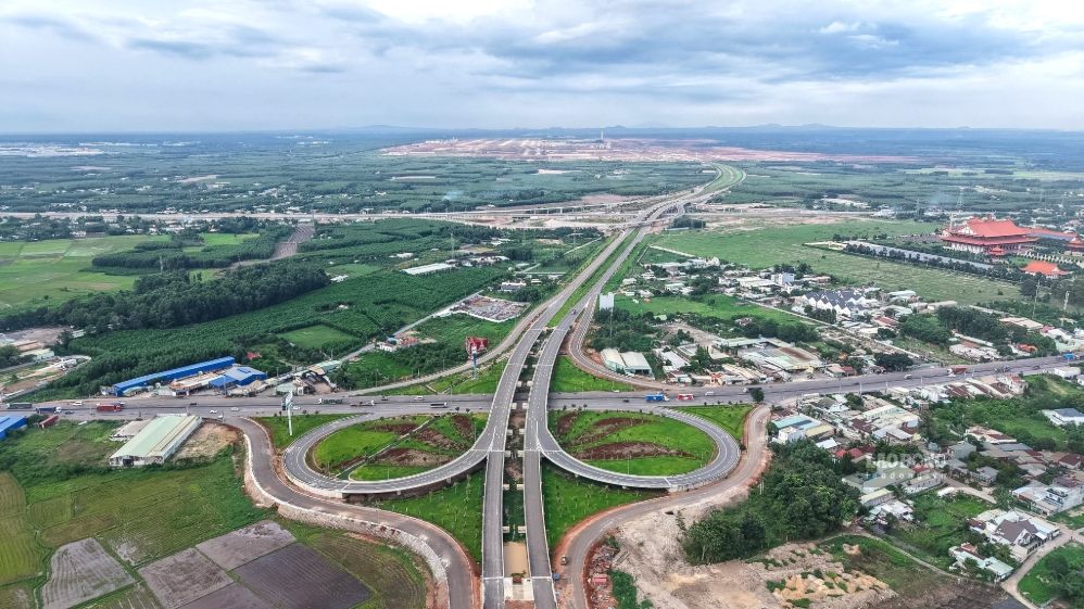 Giao thông kết nối sân bay Long Thành đang chờ đoạn đường 25C gần 3km hoàn thành. Ảnh: ACV