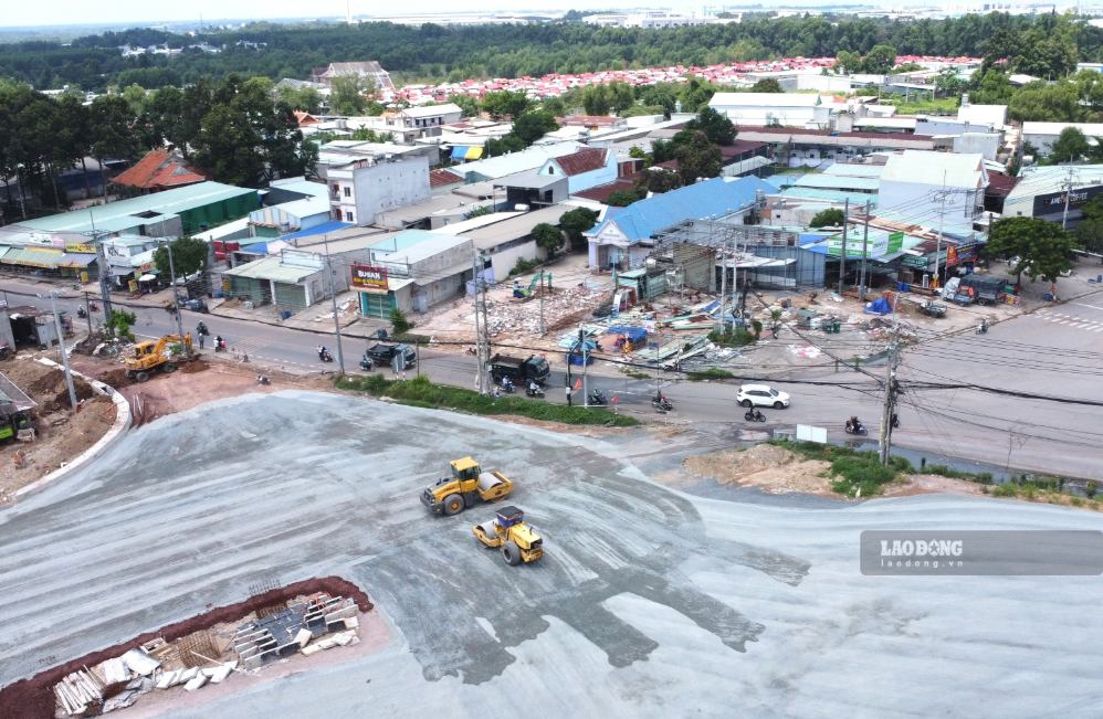 Thi công đường 25C kết nối sân bay Long Thành. Ảnh: HAC
