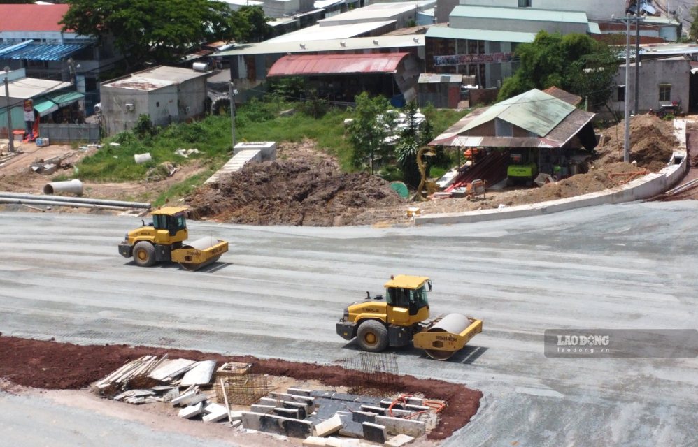 Construction of road 25C through Dong Nai connecting Long Thanh airport. Photo: HAC