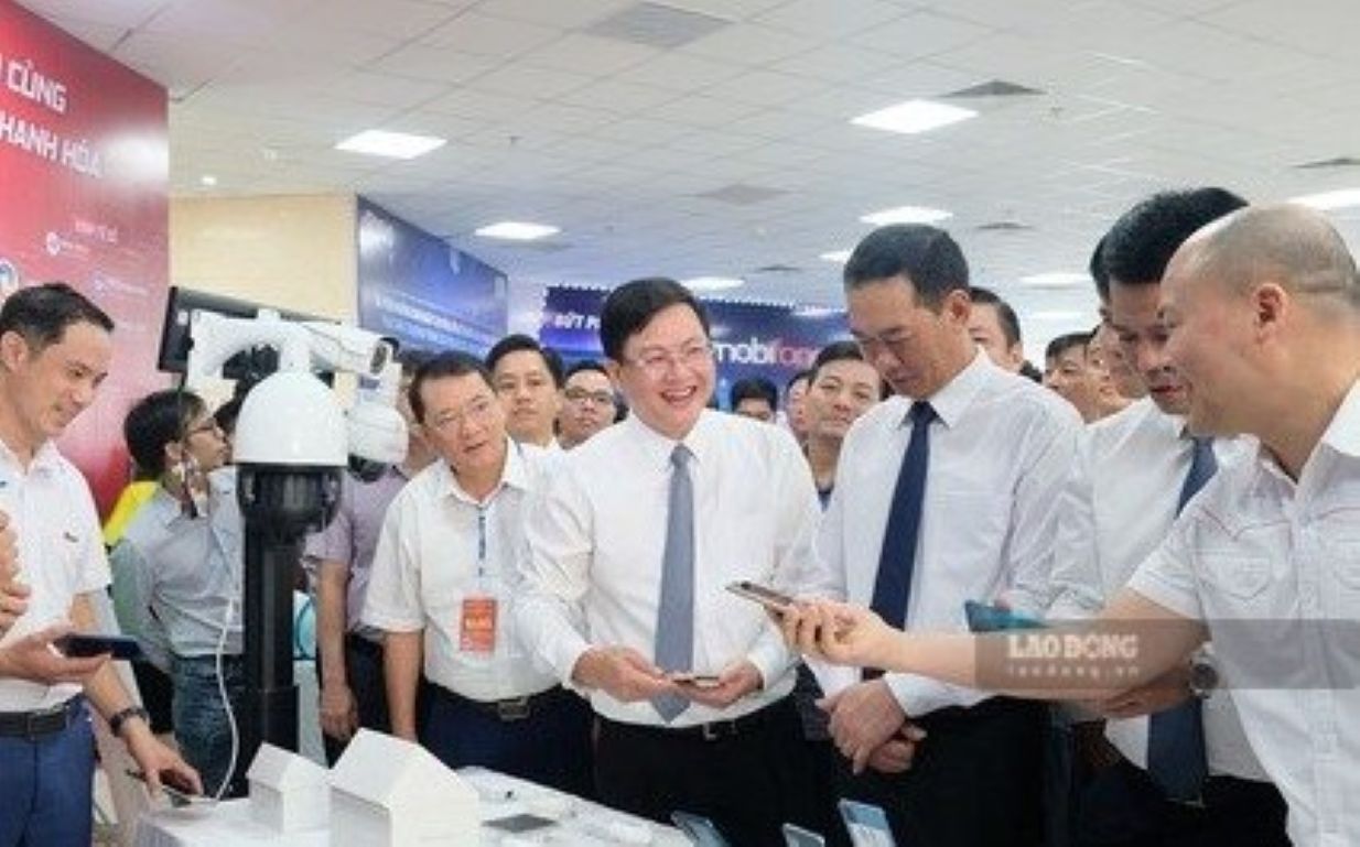 Thanh Hoa provincial leaders always pay attention to the development of the digital economy. Photo: Tran Lam