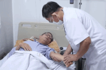 Headache, whole body fatigue due to dengue fever, doctors warn of dangerous stages