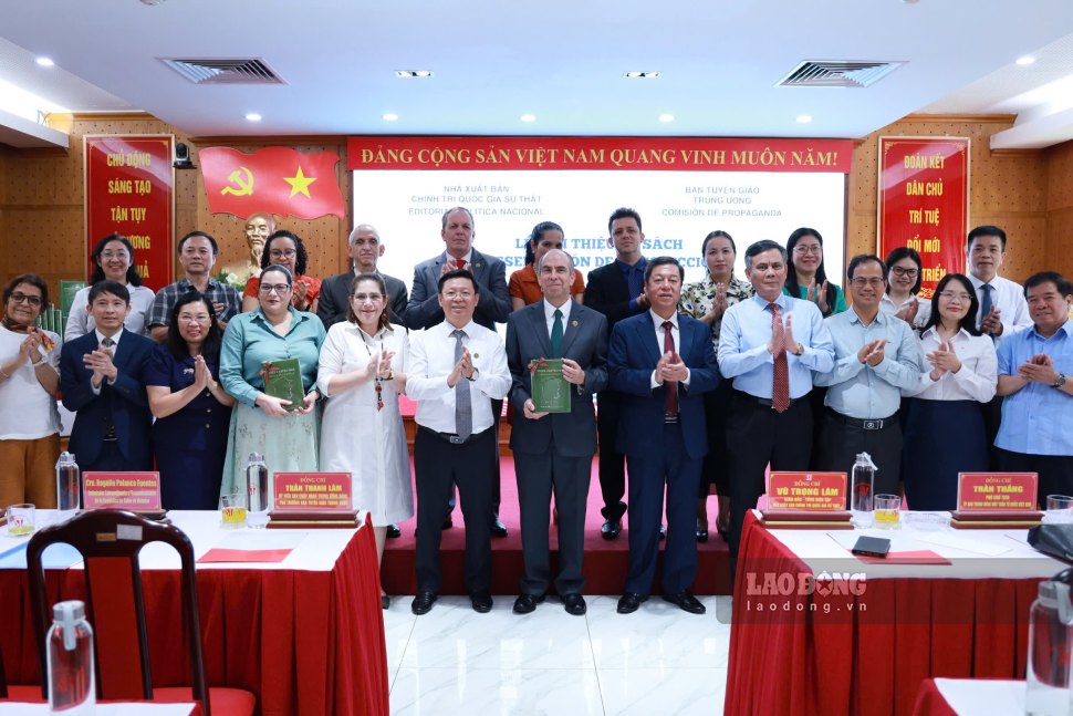Các đại biểu tại buổi lễ. Ảnh: Trần Vương