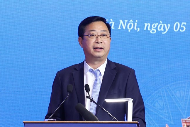 Vice Chairman of the Central Committee of the Vietnam Fatherland Front Cao Xuan Thao speaks at the meeting within the framework of the 33rd Diplomatic Conference. Photo: Nguyen Hai/Fatherland Front