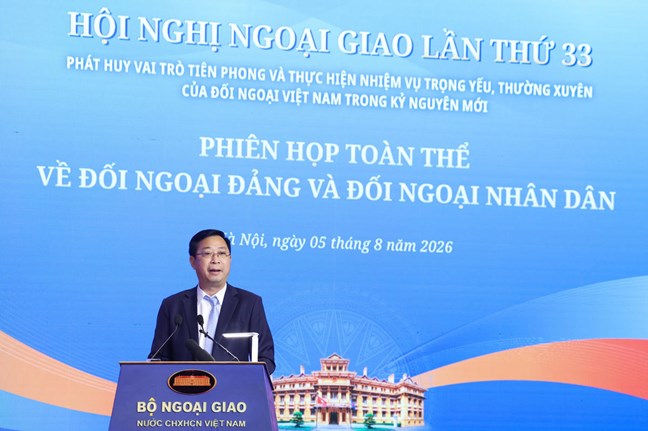 Phó Chủ tịch Ủy ban Trung ương MTTQ Việt Nam Cao Xuân Thạo phát biểu tại phiên họp. Ảnh: Nguyễn Hải/MTTQ
