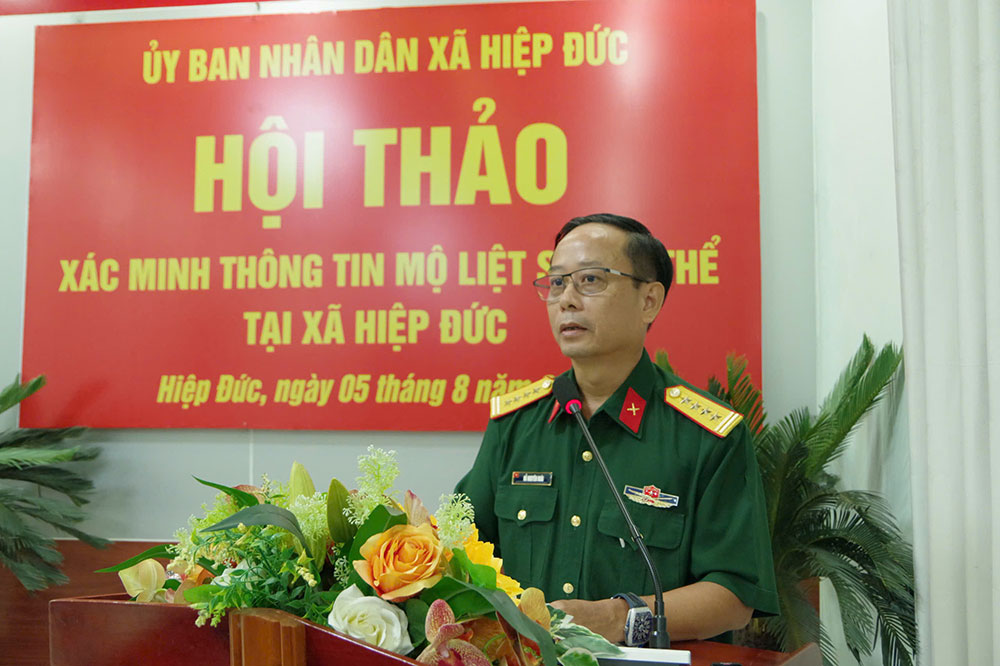 Đại tá Đỗ Nguyên Hoài, Ủy viên Ban Thường vụ Đảng ủy Quân sự, Phó Chính ủy Bộ CHQS thành phố Đà Nẵng phát biểu tại hội thảo. Ảnh: Quang Cường (Bộ CHQS TP Đà Nẵng)