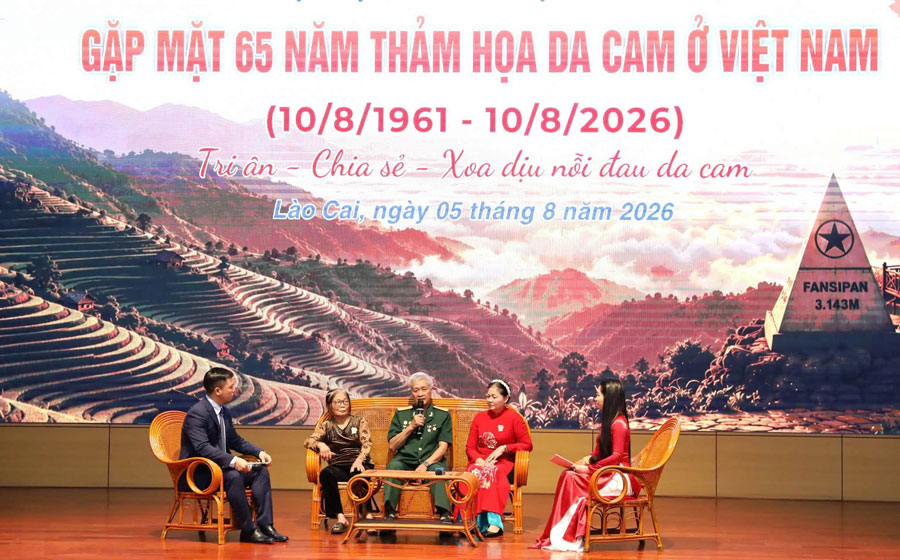 Giao lưu, tọa đàm tại chương trình. 