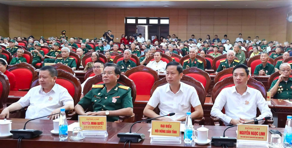 Leaders of the Central Vietnam Association for Victims of Agent Orange and Lao Cai province attend the program. Photo: Lao Cai Provincial Vietnam Fatherland Front Committee