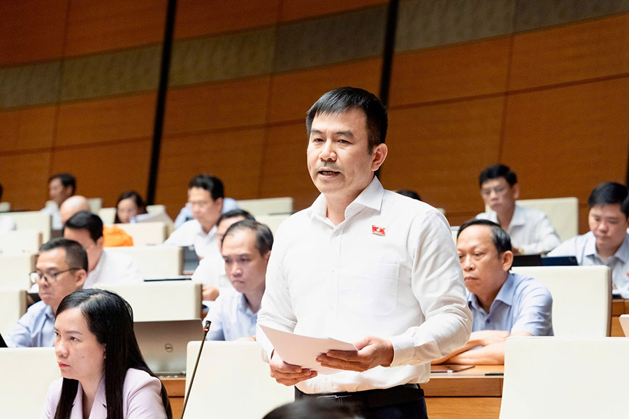 Delegate Nguyen Trung Kien worried that after banning N2O laughing gas without strict control, it could lead to the risk of being smuggled out for entertainment purposes. Photo: Media. quochoi. vn