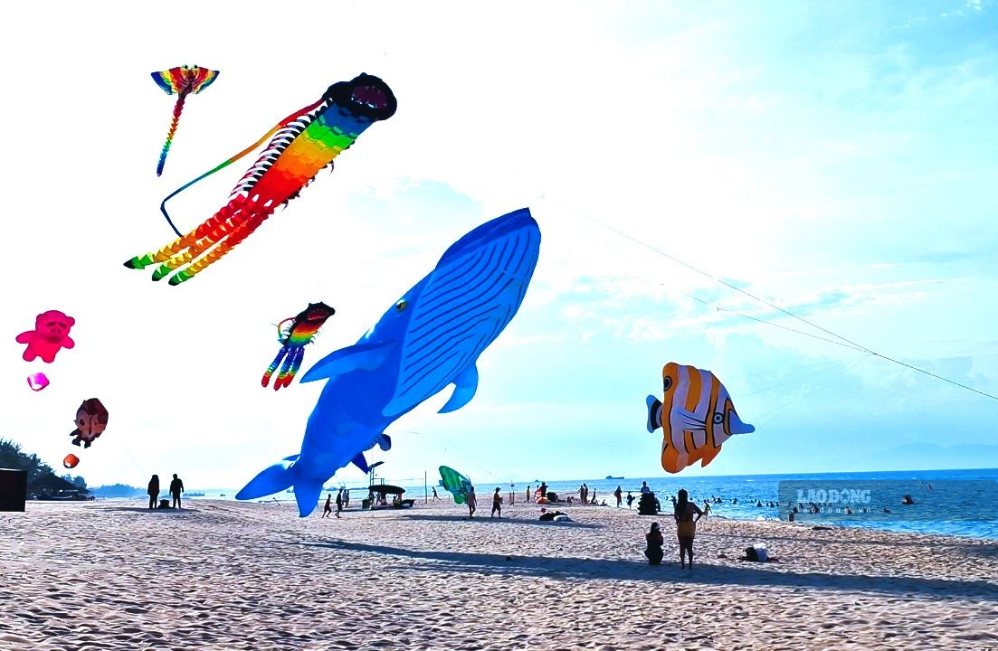 Festival international de cerfs-volants organisé sur la plage de Quảng Nam. Photo: Hoàng Bin