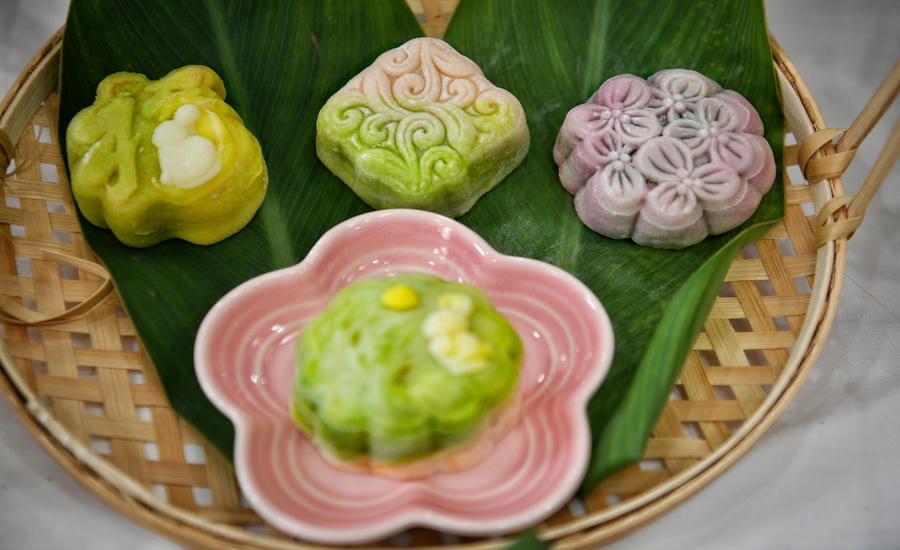 Bánh dẻo nhân cốm vị thanh mang hương vị riêng.