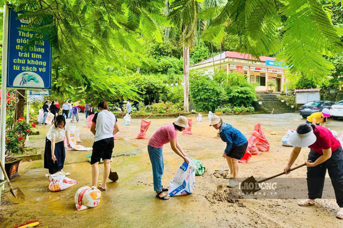 Units join hands to overcome damage and soon bring life back to normal. Photo: Van Anh