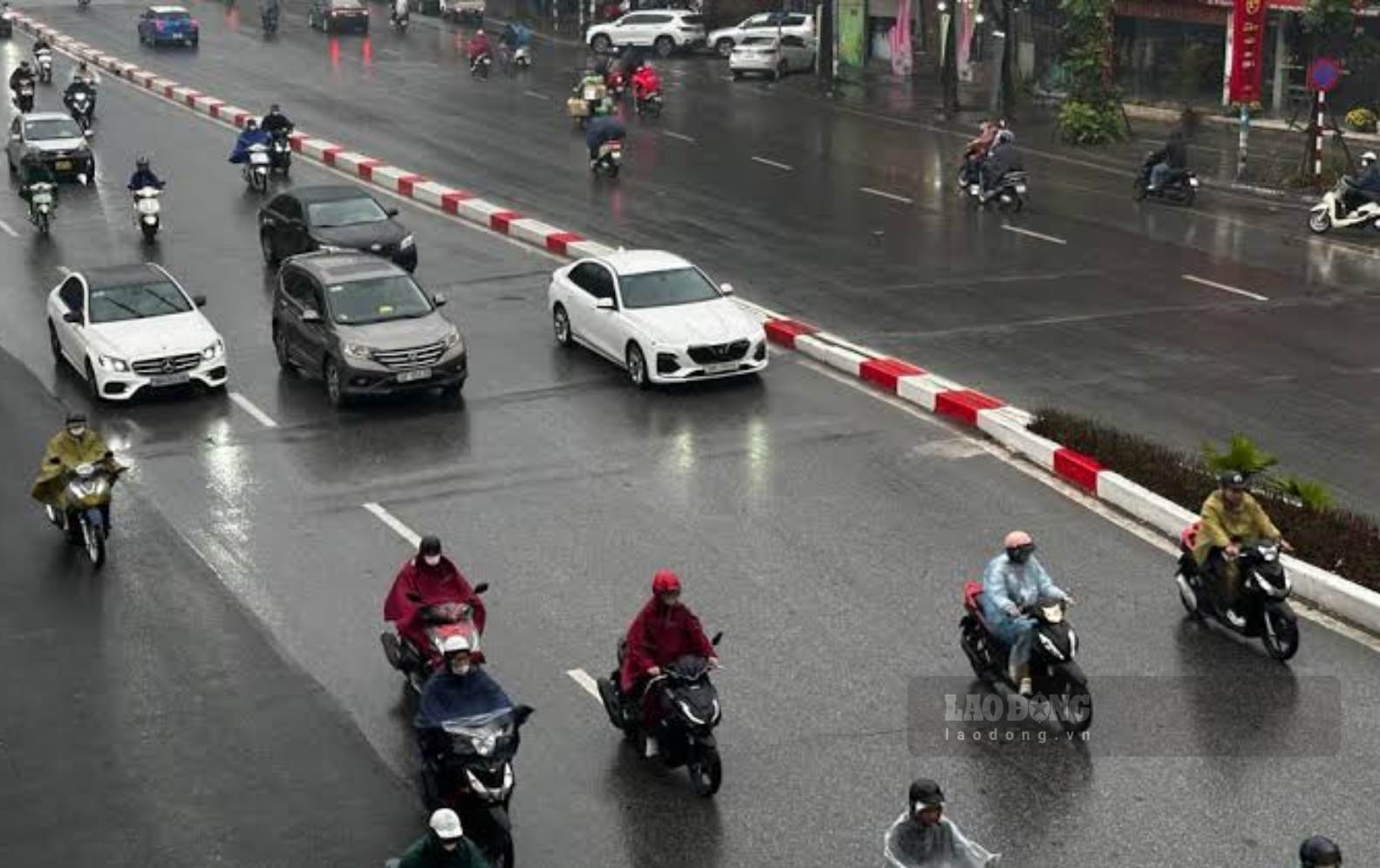今朝8月6日の北部では広範囲に雨が降っています。写真:ズオン・アイン