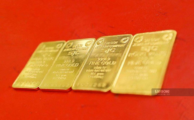 World and domestic gold prices continue to rise. Photo: Phan Anh