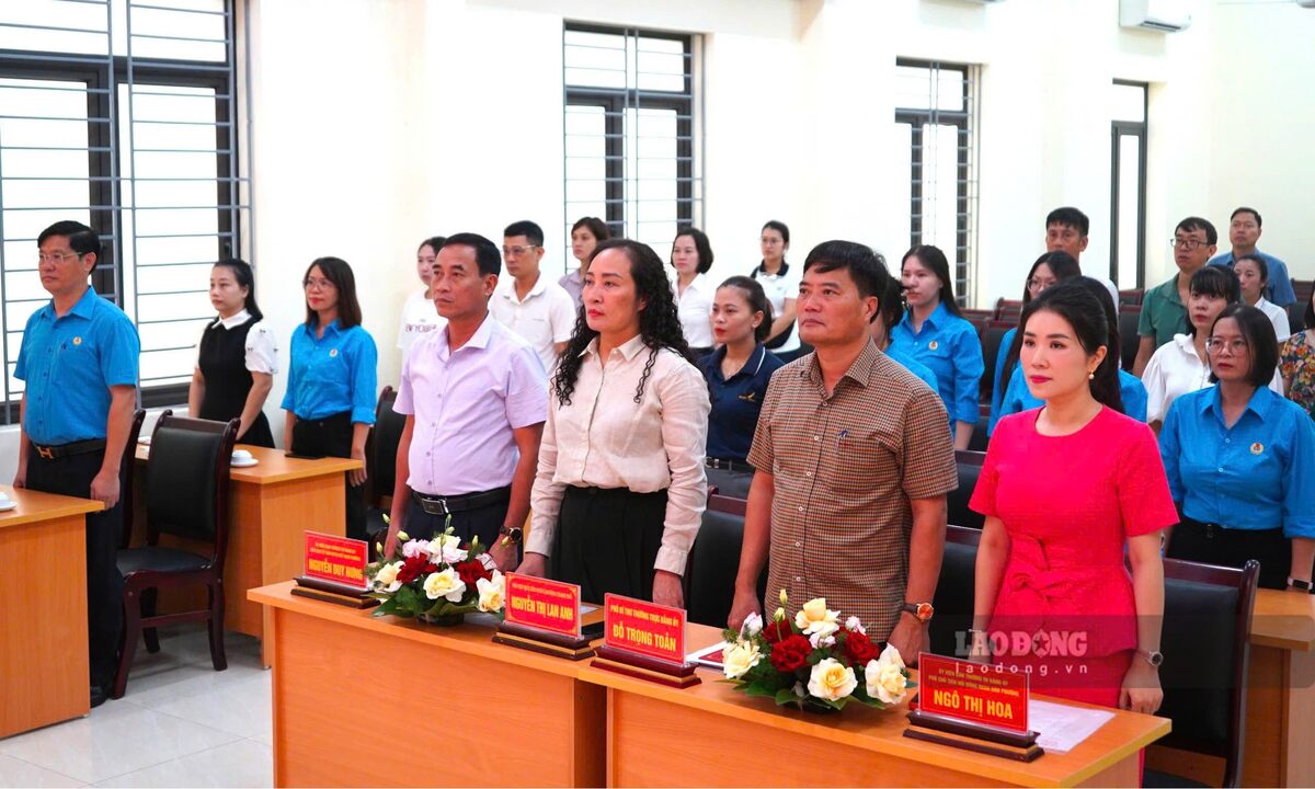 Các đại biểu dự hội nghị ra mắt công đoàn cơ sở tại phường Dương Kinh. Ảnh: Mai Dung