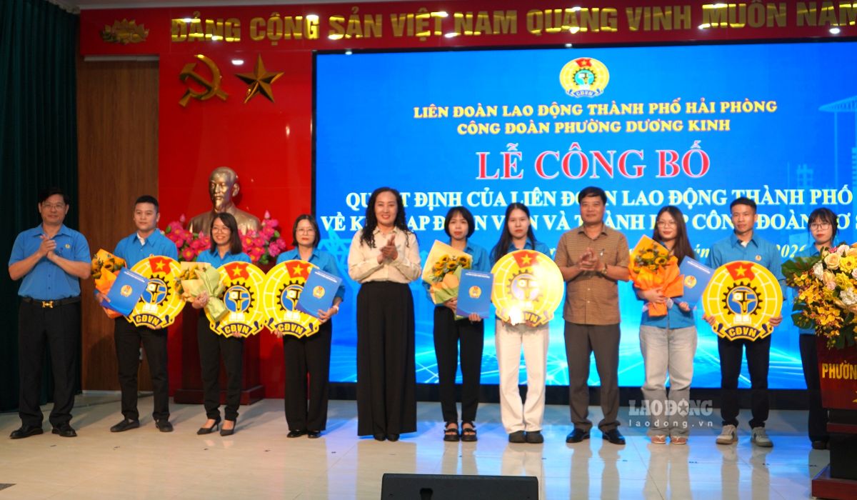 Hai Phong City Labor Federation announces decision to establish 5 grassroots trade unions. Photo: Mai Dung