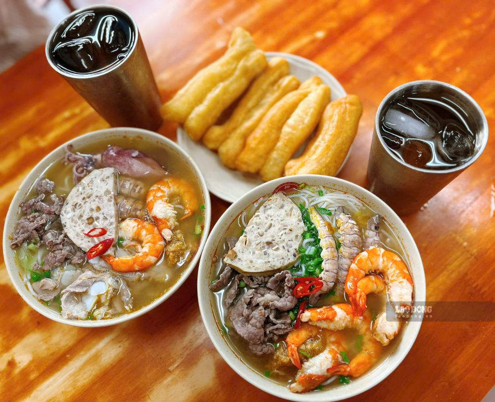 Bun rieu bề bề is a delicious and nutritious dish that helps change the taste for the family's dinner menu. Photo: Mai Chau