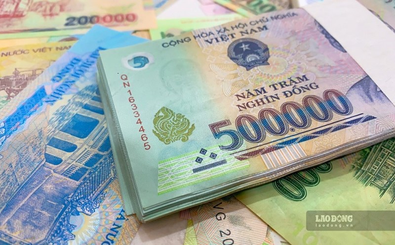 Some banks are offering 6-month savings interest rates above 7%/year. Photo: Tra My.