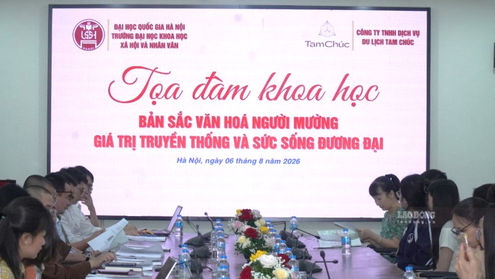 Scientific seminar "Muong cultural identity: Traditional values and contemporary vitality" exchanges solutions to preserve and promote traditional cultural values. Photo: Minh Vu