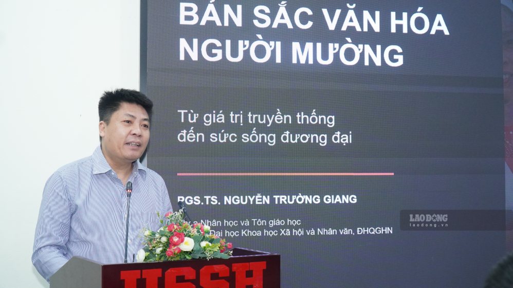 PGS.TS Nguyễn Trường Giang trình bày tham luận tại tọa đàm. Ảnh: Minh Vũ