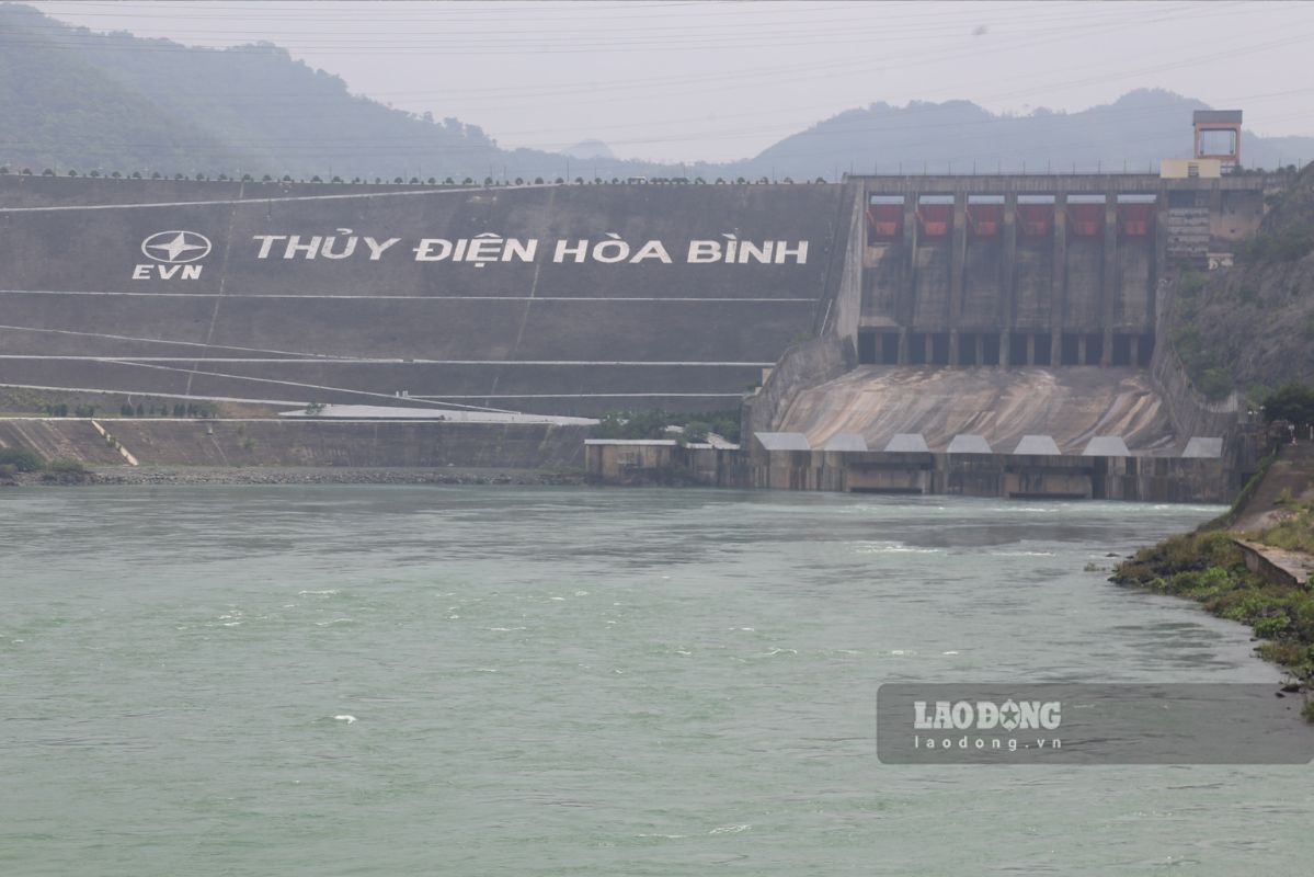 Hoa Binh Lake has an upstream water level of 103.11 m. Photo: Minh Nguyen