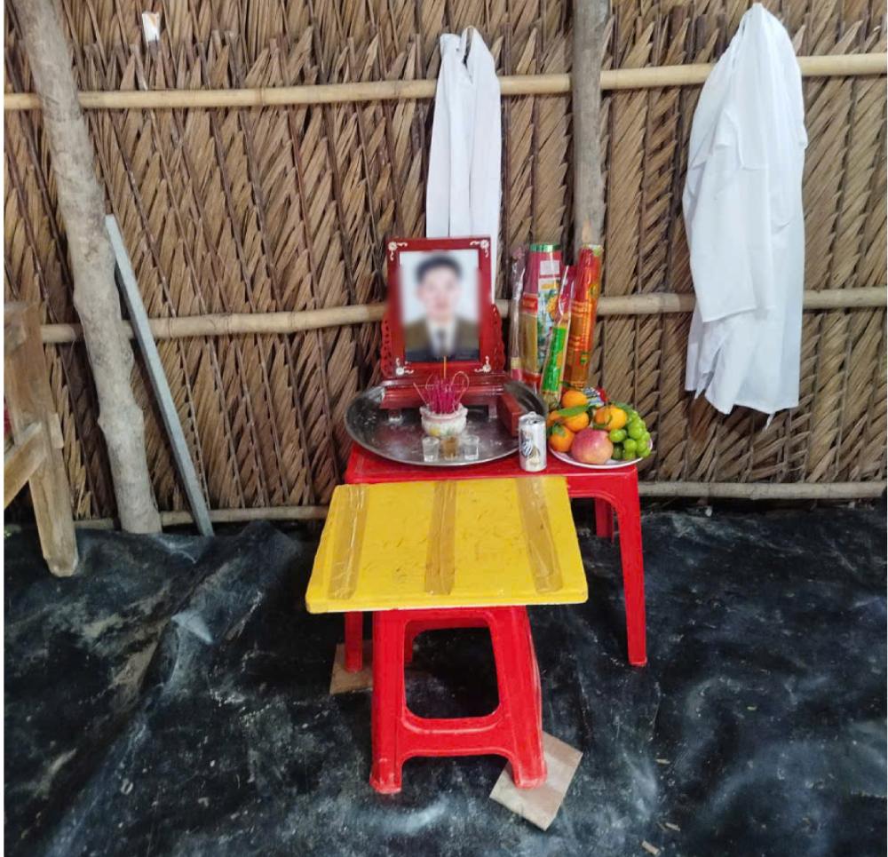 Một góc nhỏ để di ảnh anh A trong căn nhà lá ở quê nhà Cà Mau. Ảnh: Lê Kha Nưa/Bí thư chi bộ ấp Giải Phóng