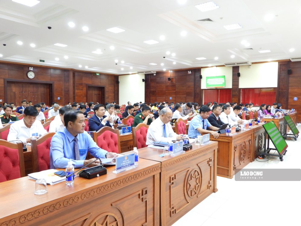 The second thematic session, Dak Lak Provincial People's Council passed many important resolutions, contributing to laying the foundation for socio-economic development in the coming period. Photo: Bao Trung