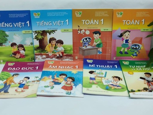 Hung Yen reviews needs to deploy free textbooks. Photo: Vietnam Education Publishing House