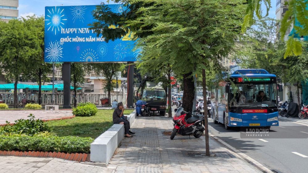 Không gian xanh mới nhanh chóng trở thành điểm dừng chân, vui chơi của người dân giữa khu trung tâm. Ảnh: Thái Bảo