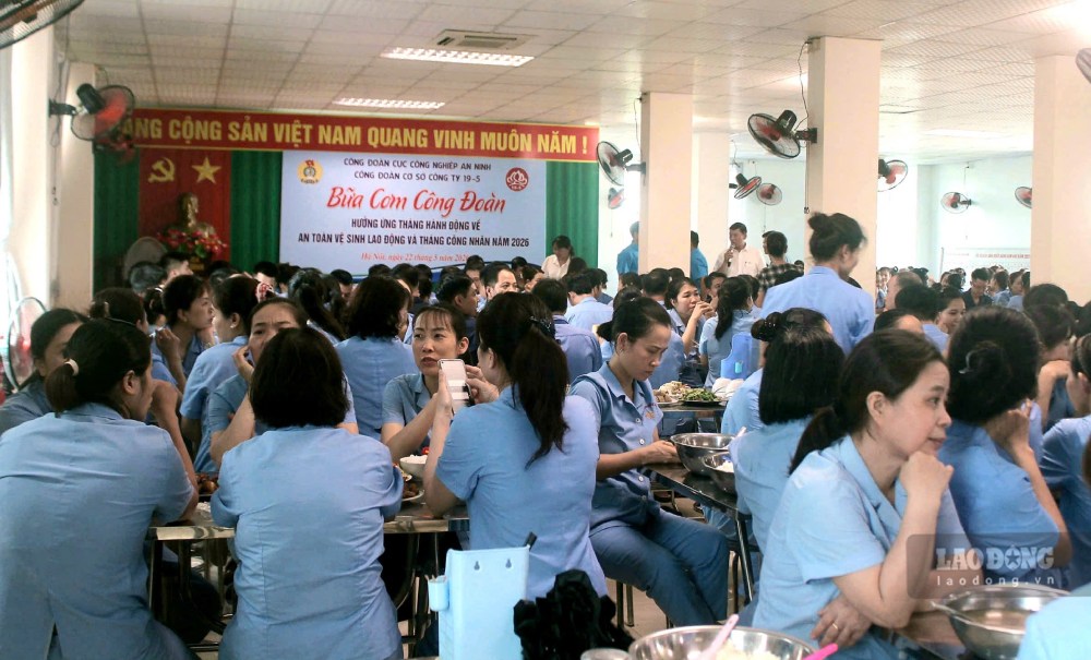 The Trade Union of 19.5 One Member Limited Liability Company organizes a Trade Union Meal for union members and workers on the occasion of Workers' Month 2026. Photo: Quynh Chi