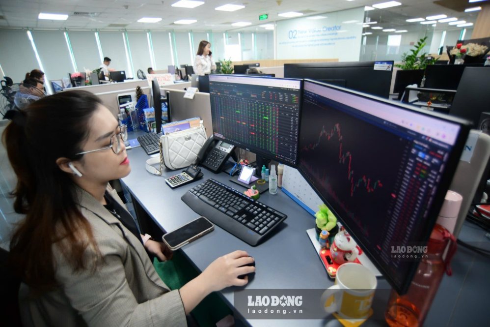 When the proportion of Vietnamese stocks is fully added to the indices, passive capital flows can flow into the market reach about 1.5 billion USD. Photo: Bao Bao