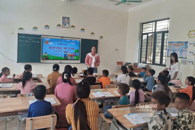 El establecimiento de 2 Centros de Apoyo al Desarrollo de la Educación Inclusiva tiene como objetivo apoyar la intervención temprana, la educación para niños discapacitados y completar gradualmente la red de educación inclusiva en el área de Lao Cai. Foto: Dinh Dai