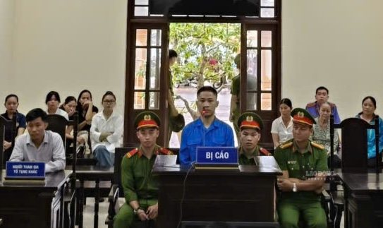 Bị cáo Nguyễn Thế Lữ bị tuyên phạt 12 tháng tù sau vụ việc tài khoản nhận gần 500 triệu đồng do người khác chuyển nhầm nhưng không chịu trả lại. Ảnh: Hàn Nguyên