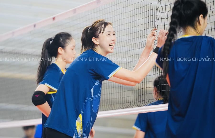 La atacante central Ly Thi Luyen se prepara profesionalmente en Chiangmai (Tailandia) para estar lista para competir. Foto: Voleibol de Vietnam
