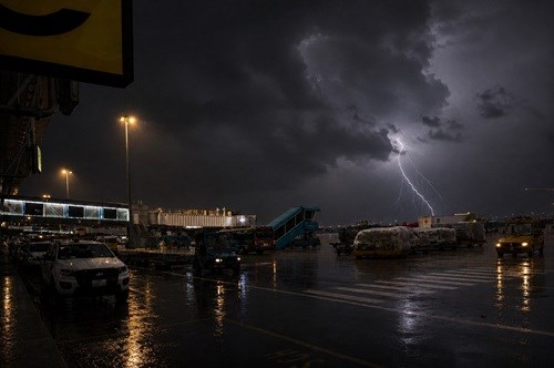 ノイバイ空港での飛行活動に影響を与える雷雨と突風。写真:VATM