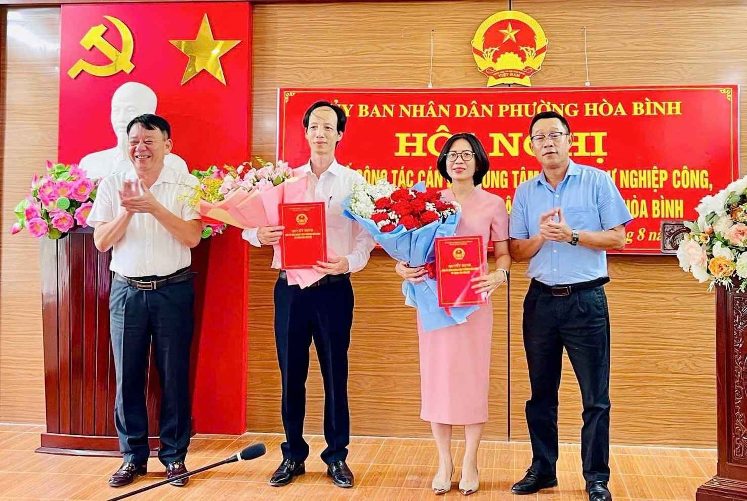 Hoa Binh Ward announces the decision to appoint officials. Photo: Hoa Binh Ward e-Portal, Hai Phong