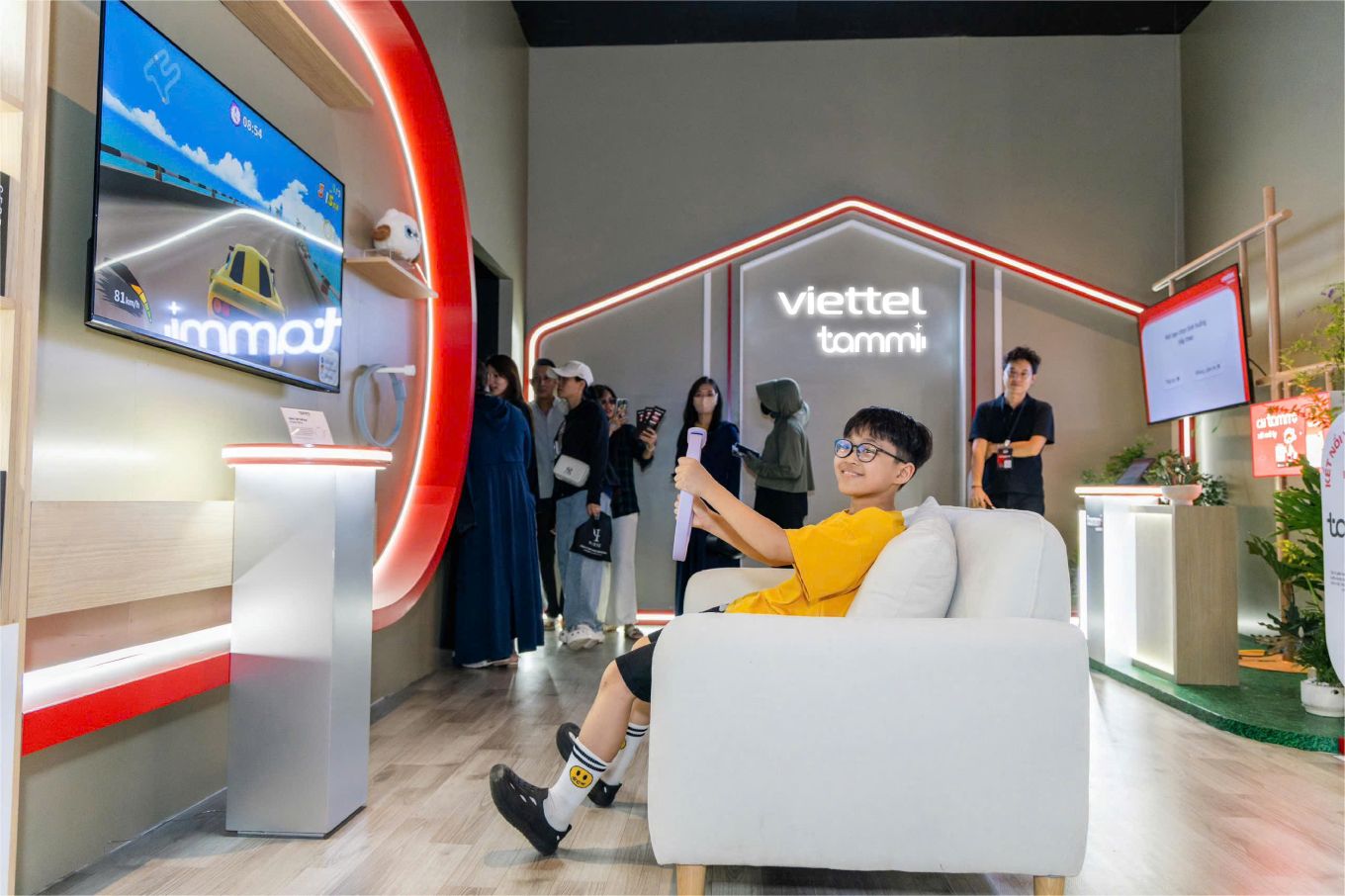 Viettelは、すべてのサービスをViettel Tammiプラットフォームに統合し、このアプリケーションをViettelサービスエコシステムを完全に探索する単一のタッチポイントに変えました。写真:Viettel