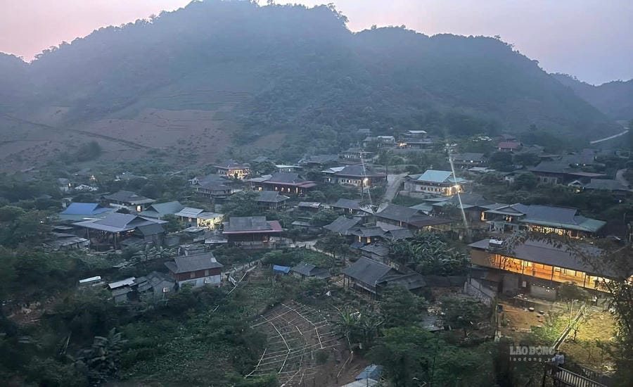 Stilt houses nestled at the foot of the mountain in Van Son valley, Phu Tho province. Photo: Minh Nguyen