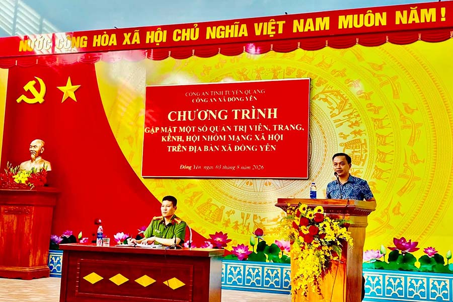 Dong Yen Commune Police (Tuyen Quang) has disseminated legal regulations on management, provision, and use of internet and social network services to administrators. Photo: Electronic Information Portal of Thai Nguyen Provincial Police