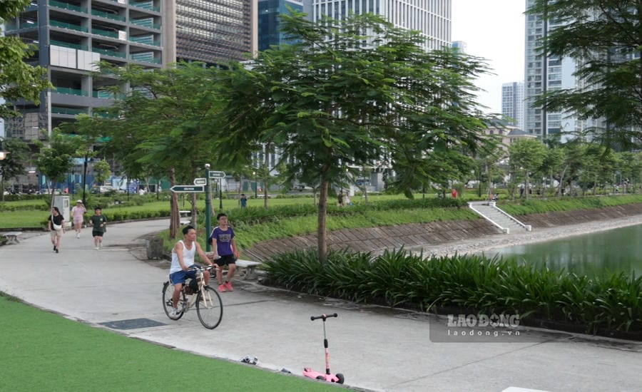 An Hoa park space in Cau Giay ward, Hanoi. Photo: Duong Anh