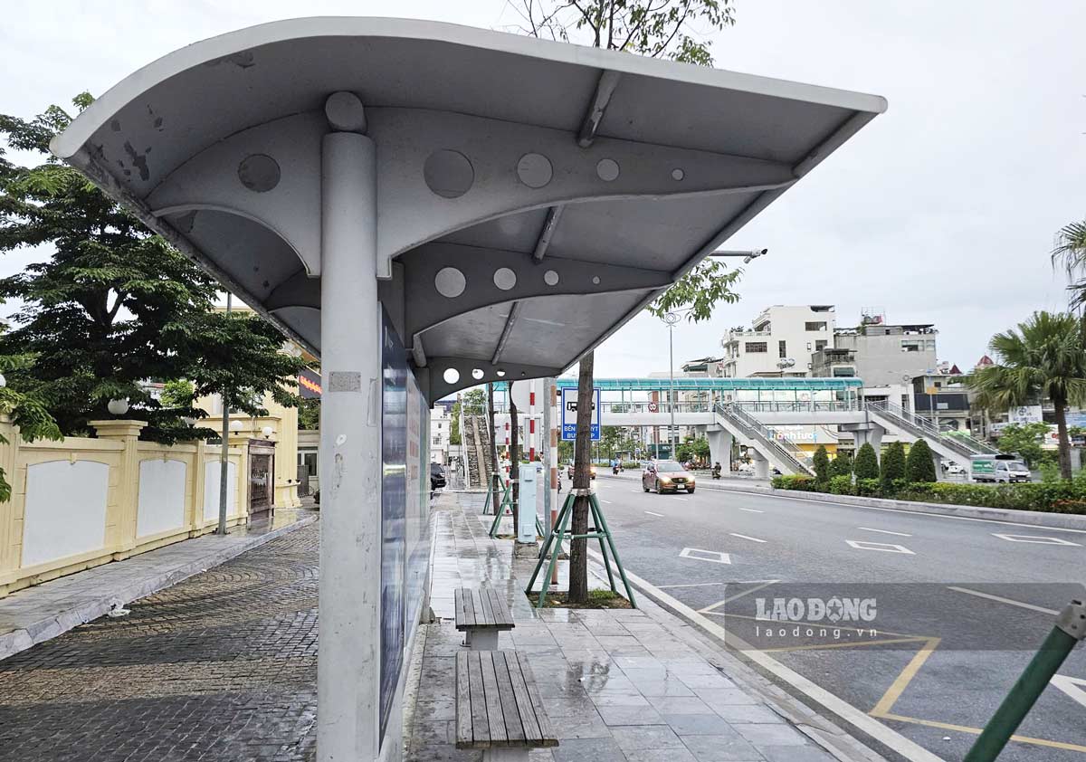 A bus stop in Ha Long ward, Quang Ninh province. Photo: Doan Hung